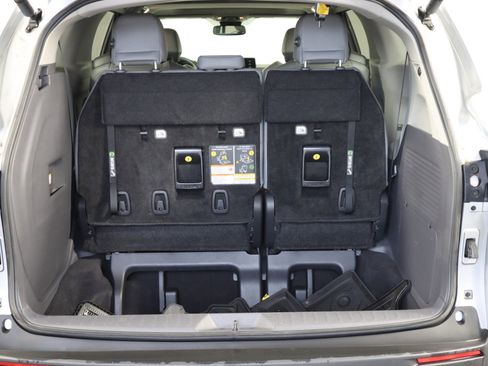 Used 2023 Toyota Sienna XLE image 8