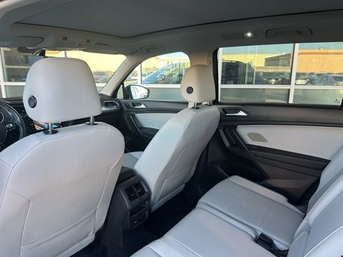 Used 2021 Volkswagen Tiguan SE w/ Panoramic Sunroof Package FWD image 28