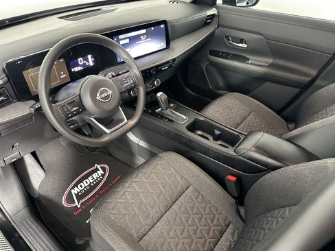 Used 2025 Nissan Kicks SV AWD/4WD image 19