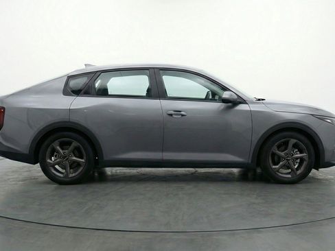 Used 2025 Kia K4 LXS image 11