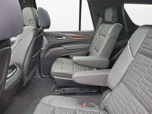 Used 2023 Cadillac Escalade Premium Luxury Platinum AWD/4WD image 13