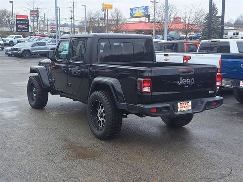 Used 2023 Jeep Gladiator Overland image 25