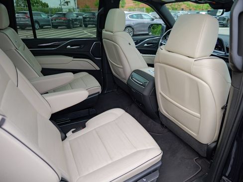 Used 2023 Cadillac Escalade ESV Sport w/ Touring Package AWD/4WD image 32