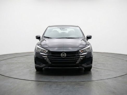 Used 2025 Nissan Versa SV image 2