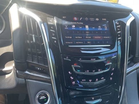 Used 2016 Cadillac Escalade Platinum AWD/4WD image 7