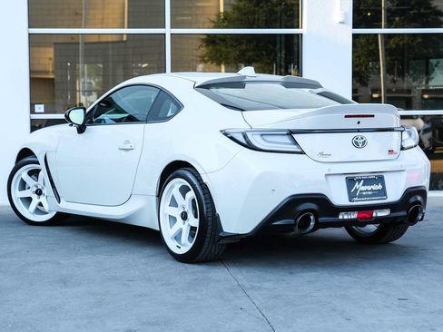 Used 2023 Toyota GR86 Premium RWD image 15