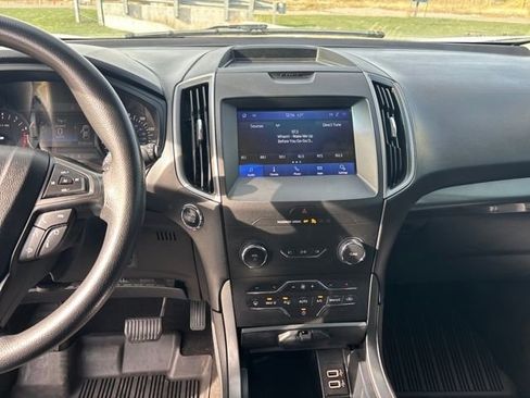 Used 2020 Ford Edge SE image 16