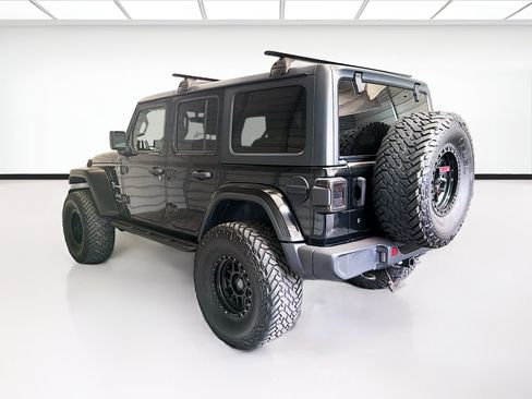 Used 2019 Jeep Wrangler Unlimited Sahara AWD/4WD image 6