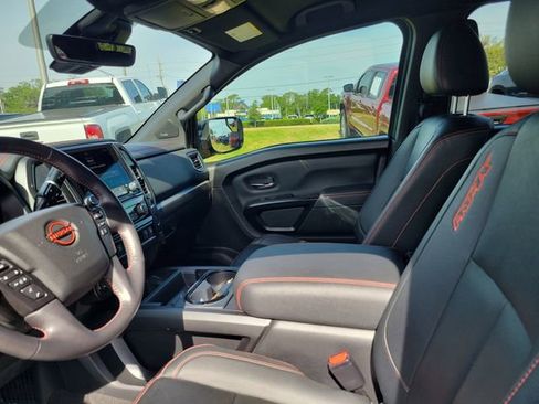 Used 2024 Nissan Titan PRO-4X w/ Pro-4x Convenience Package AWD/4WD image 11