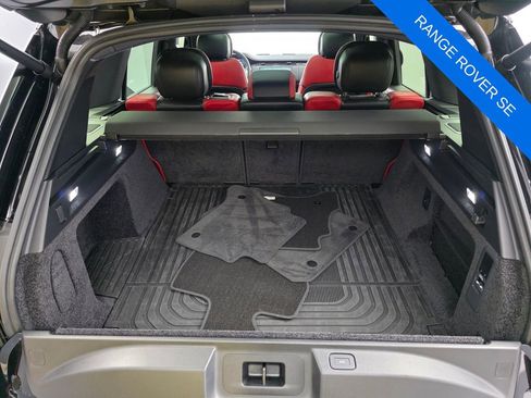 Used 2025 Land Rover Range Rover SE AWD/4WD image 17
