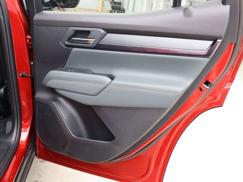 New 2026 GMC Terrain AT4 w/ LPO, Black Badging Package AWD/4WD image 30