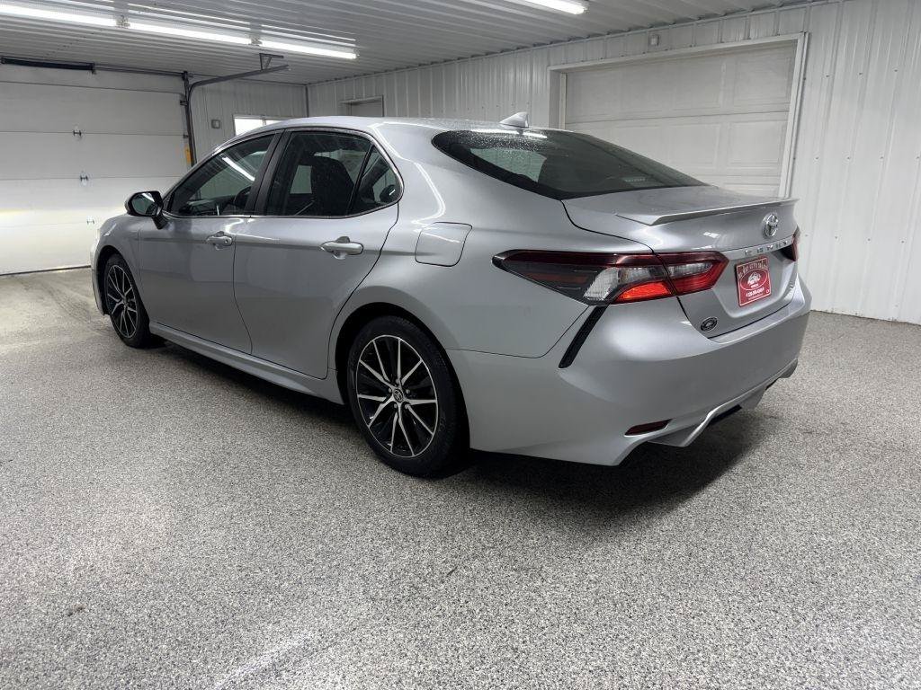 Used 2021 Toyota Camry SE FWD image 4