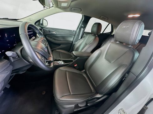 Used 2024 Buick Encore GX Sport Touring image 13