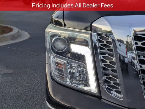 Used 2017 Nissan Titan SL w/ SL Towing Convenience Package RWD image 10