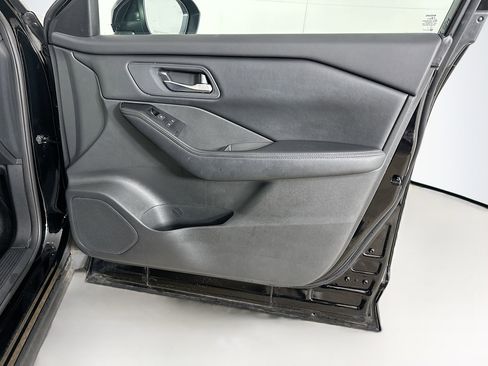 Used 2024 Nissan Rogue SV image 31