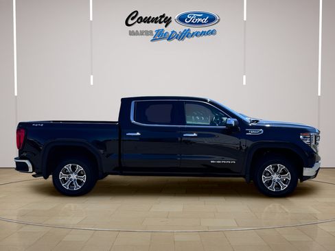 Used 2024 GMC Sierra 1500 SLT AWD/4WD image 3