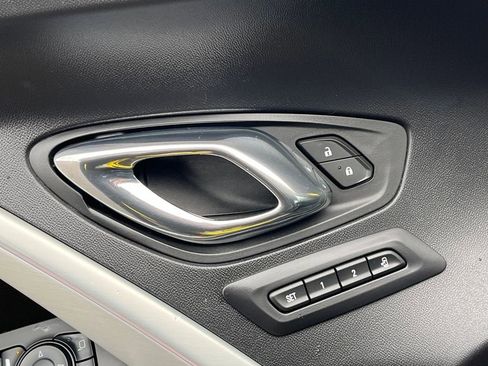 Used 2016 Chevrolet Camaro SS image 9