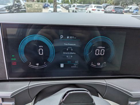 Used 2025 Hyundai Santa Fe SEL FWD image 28