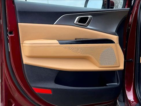 Certified 2024 Kia Carnival LX image 26