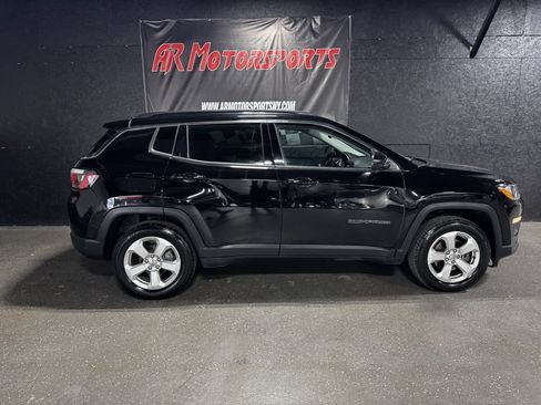 Used 2019 Jeep Compass Latitude w/ Cold Weather Group AWD/4WD image 6