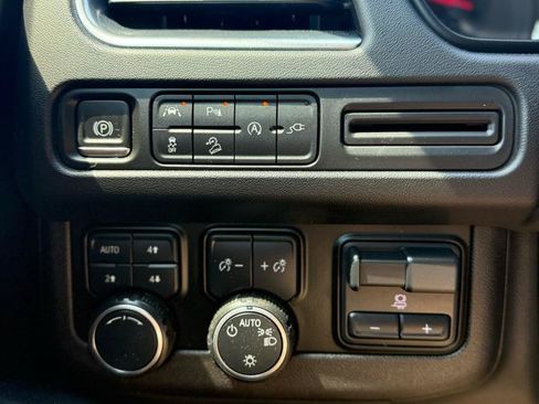 Used 2021 Chevrolet Tahoe Z71 w/ Z71 Signature Package AWD/4WD image 21