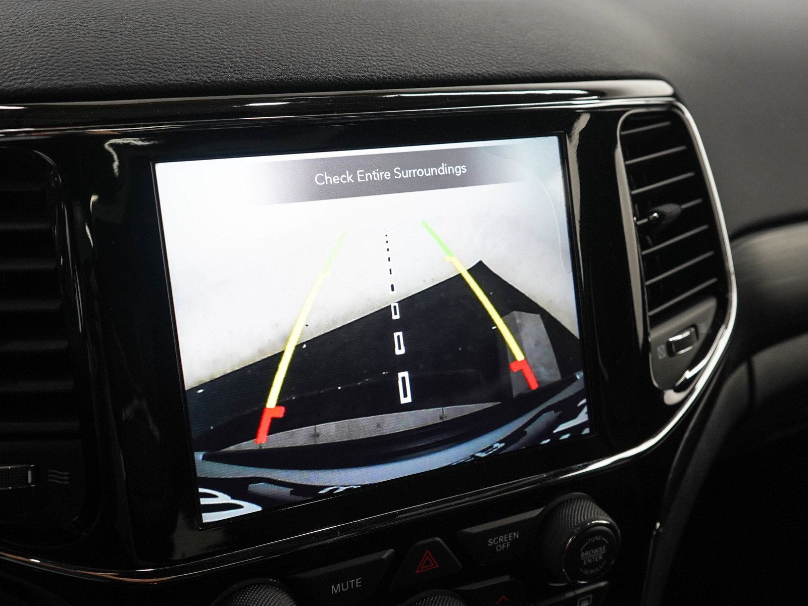 Used 2020 Jeep Grand Cherokee Altitude RWD image 22