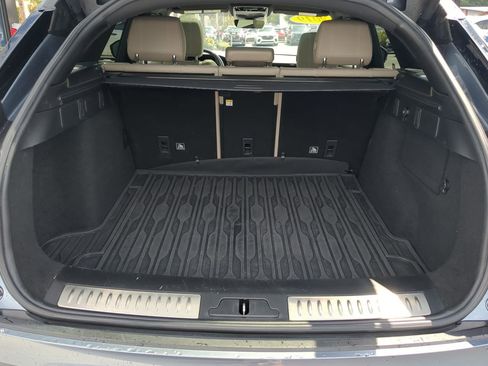 Used 2019 Land Rover Range Rover Velar R-Dynamic SE image 11