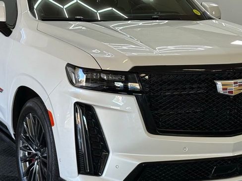 Used 2023 Cadillac Escalade V image 3