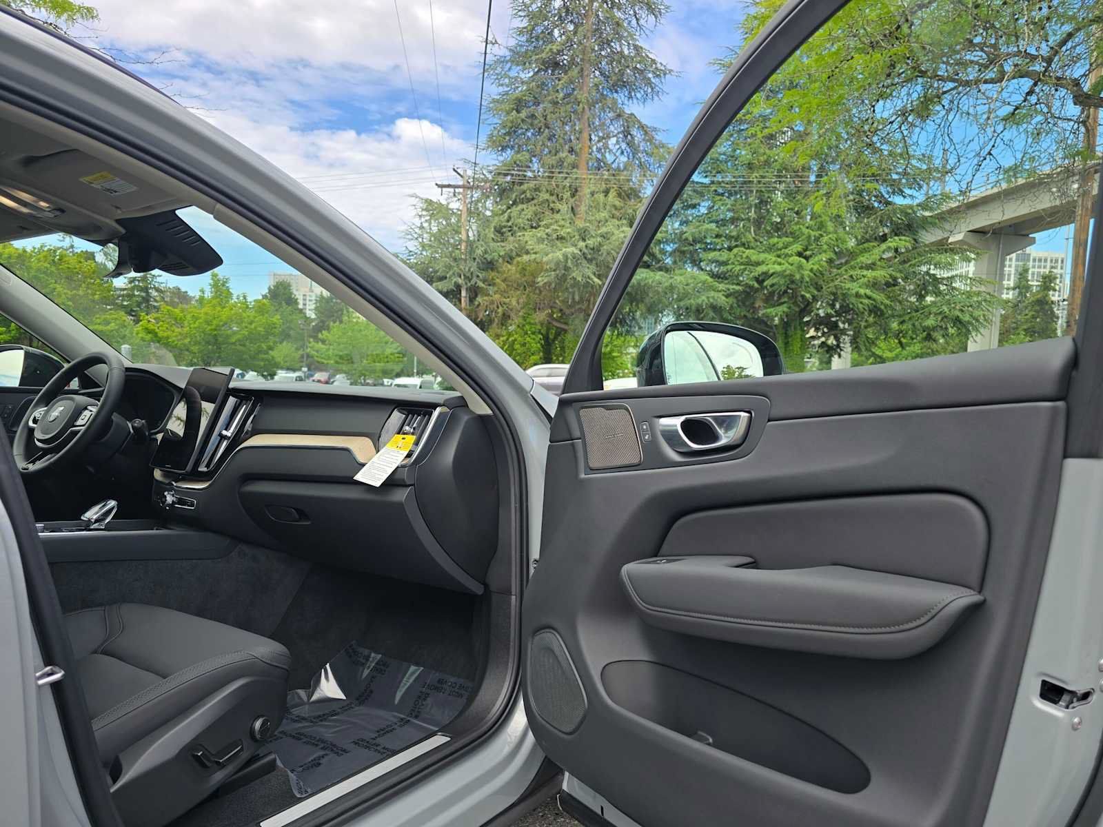 Used 2026 Volvo XC60 B5 Plus w/ Climate Package AWD/4WD image 11