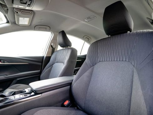 Used 2025 Toyota Camry LE image 6