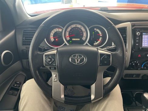 Used 2014 Toyota Tacoma 4x4 Access Cab image 32