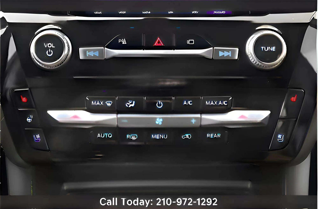 Used 2023 Ford Explorer King Ranch w/ Technology Package RWD image 35
