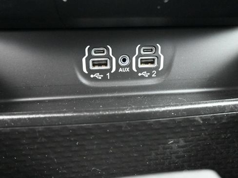 Used 2021 RAM 1500 Laramie RWD image 15