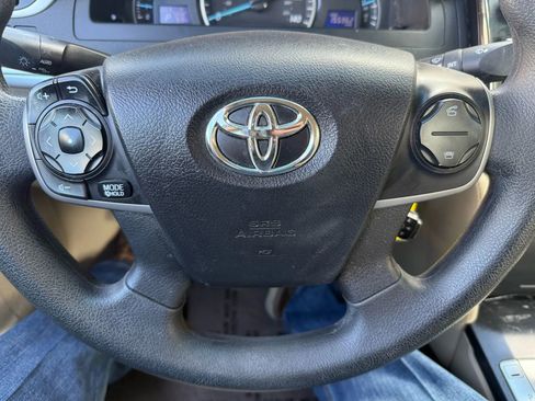 Used 2014 Toyota Camry LE image 11