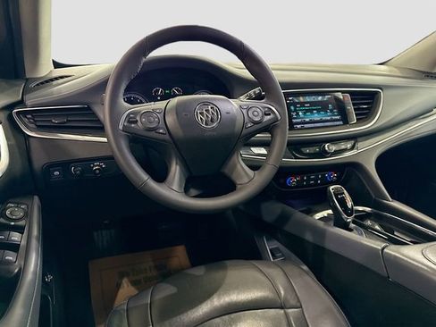 Used 2018 Buick Enclave Essence image 23