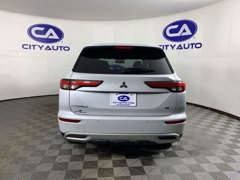 Used 2024 Mitsubishi Outlander SE image 4