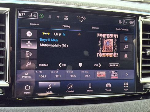Used 2025 Chrysler Pacifica Select FWD image 18