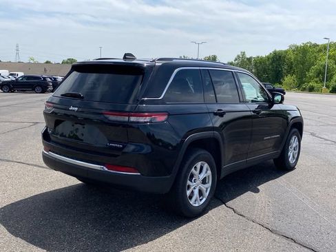 Used 2023 Jeep Grand Cherokee Limited AWD/4WD image 3