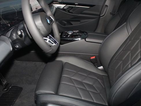 Used 2026 BMW 530i xDrive w/ M Sport Package AWD/4WD image 19