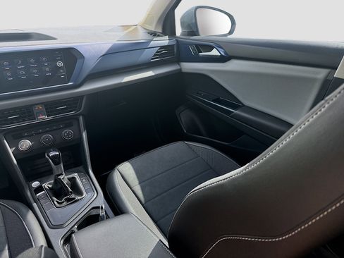 Used 2022 Volkswagen Taos SE image 21