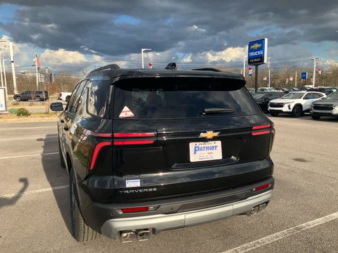 New 2026 Chevrolet Traverse LT w/ Enhanced Driving Package image 6