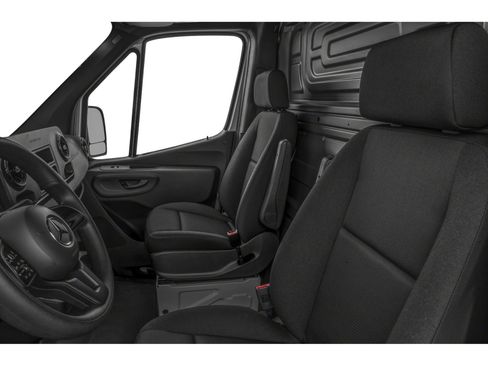 Used 2022 Mercedes-Benz Sprinter 2500 image 6