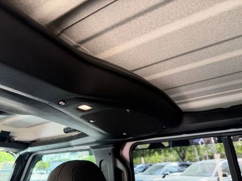 Used 2024 Jeep Wrangler Unlimited w/ Convenience Group image 17