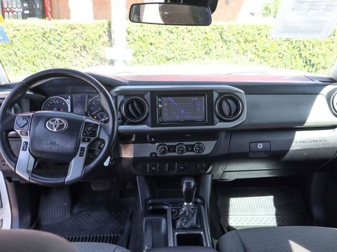 Used 2020 Toyota Tacoma SR5 image 28