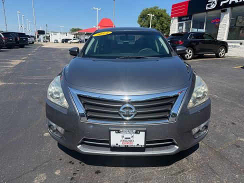 Used 2014 Nissan Altima 2.5 SV w/ Convenience Package FWD image 2