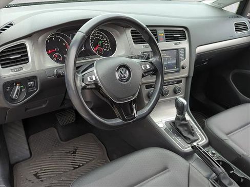Used 2017 Volkswagen Golf SE image 9