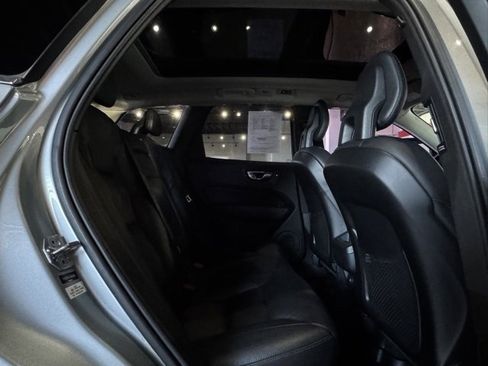 Used 2018 Volvo XC60 T5 Momentum w/ Convenience Package image 23