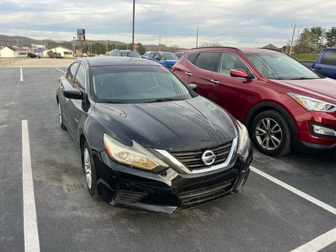 Used 2017 Nissan Altima 2.5 S w/ Power Driver Seat Package image 2