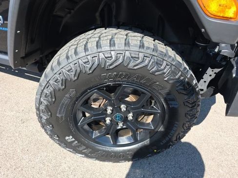 Used 2024 Jeep Wrangler Unlimited AWD/4WD image 21