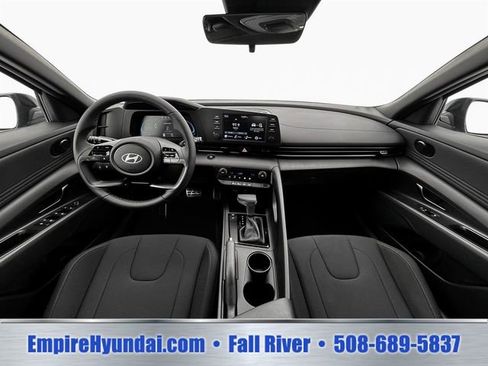 Used 2025 Hyundai Elantra Sport FWD image 13